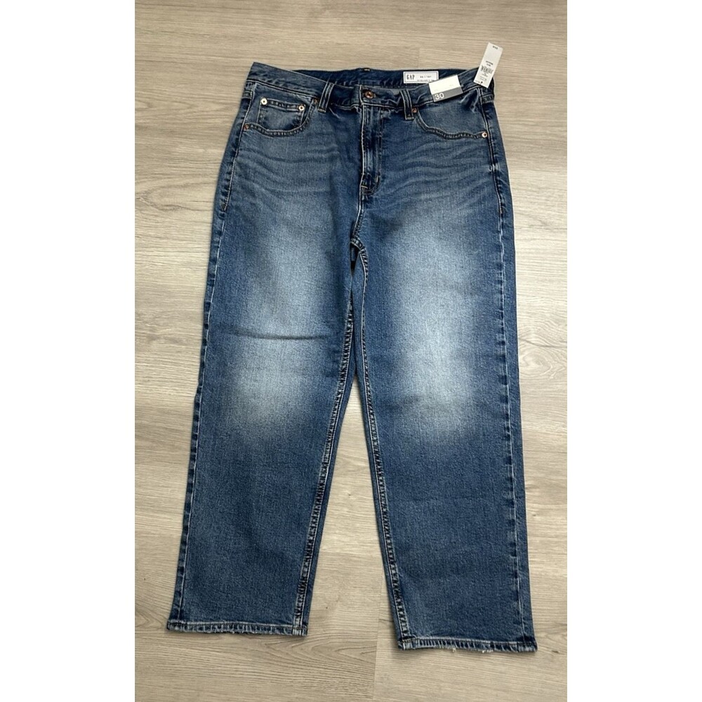 Gap Women regular crop jeans Size 30/10R  Med Wash Distressed new